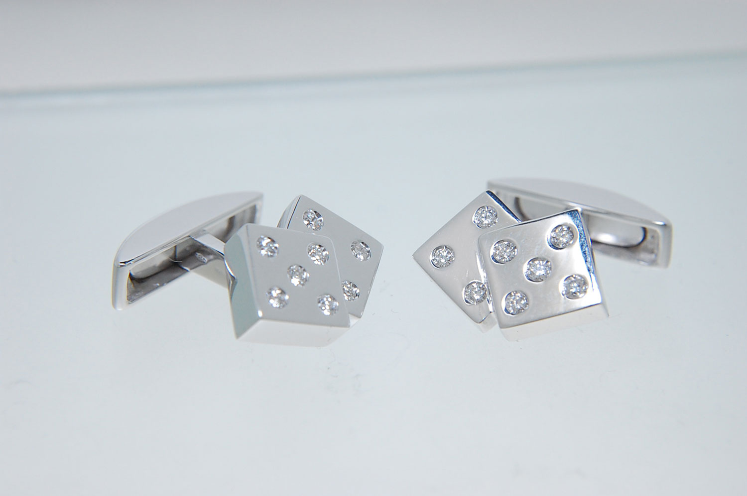 Cuff links code 204