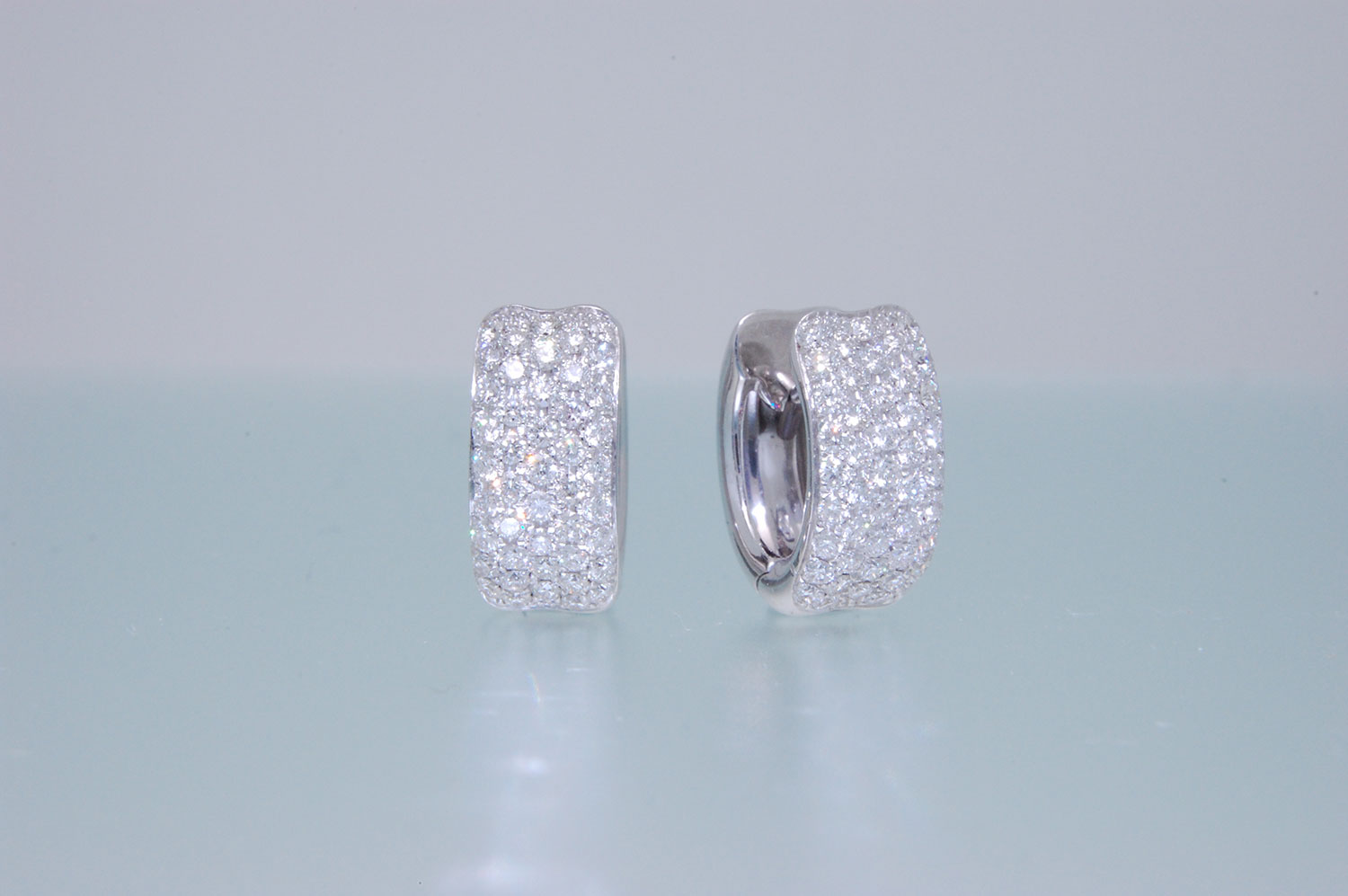 Gold and brilliant-cut diamonds earrings - Full Pavè